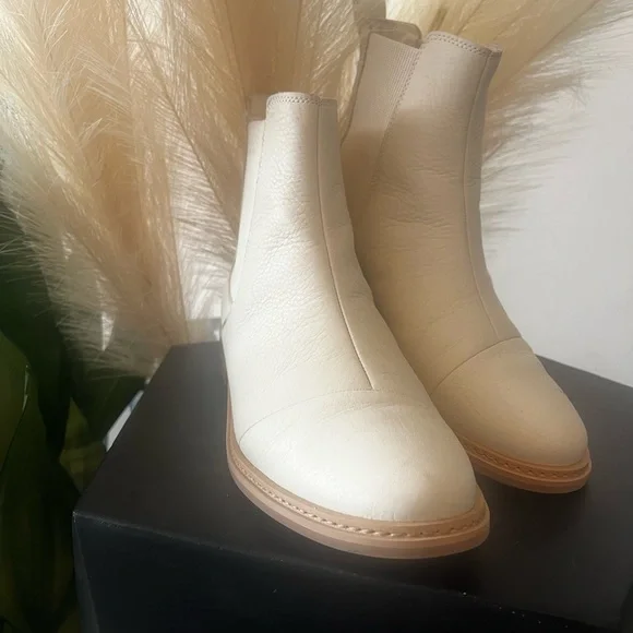 TOMS Charlie Boot in Light Sand Leather, Size 11 - Picture 6 of 8